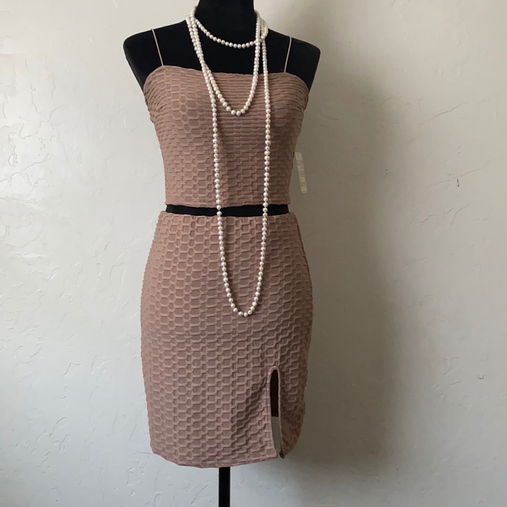 🤩🤩Beautiful tan two piece top and skirt🤩🤩